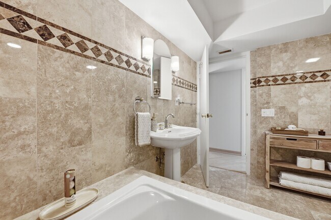 Building Photo - 3200 S Ocean Blvd