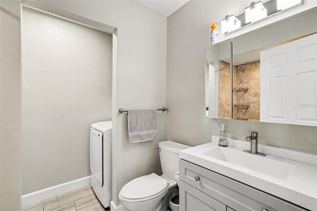Building Photo - 8114 Oak Trace Way