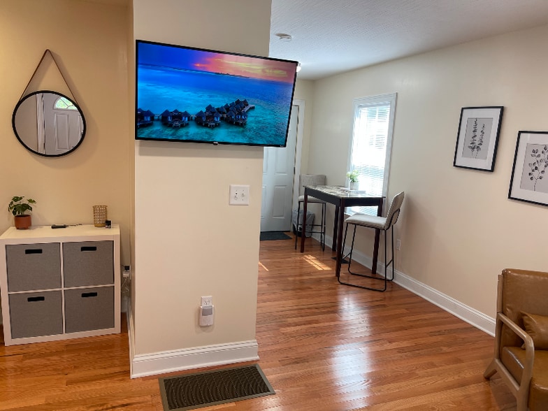 Building Photo - 2628 Hiawatha St