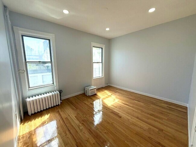 Building Photo - 927 18th St