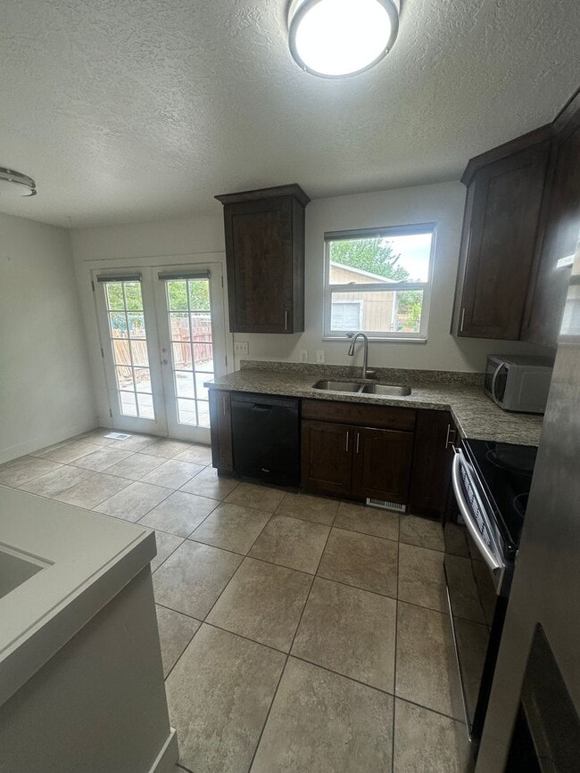 Building Photo - Beautiful home in Salt Lake!!