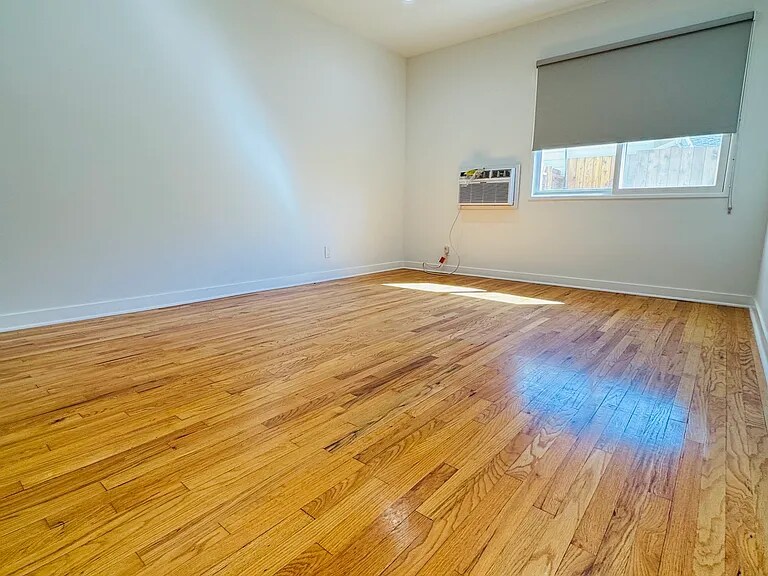 Building Photo - 14333 Albers St