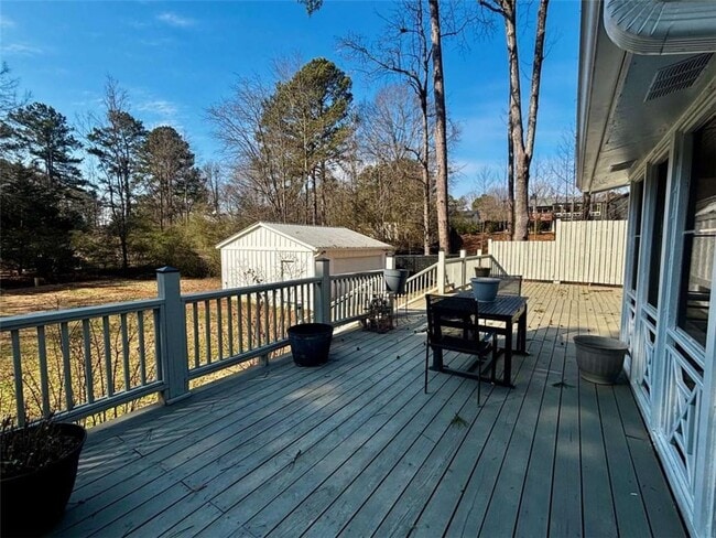 Building Photo - 125 Lantern Ridge Dr