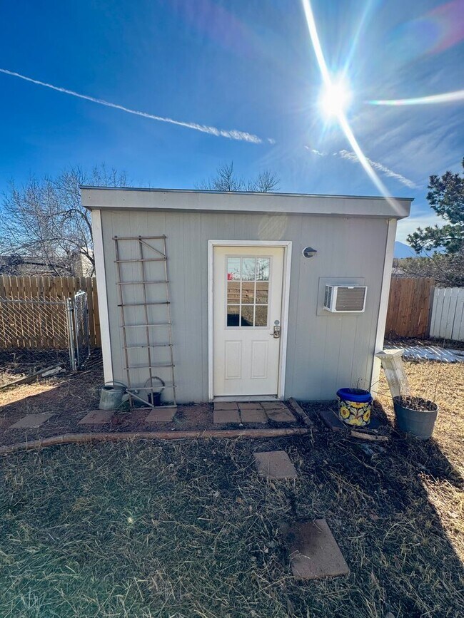 Building Photo - 4 Bedroom home in Stunning Rockrimmon