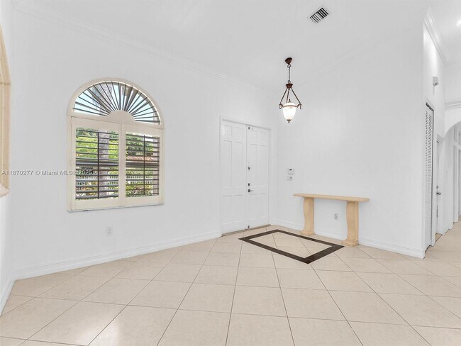 Building Photo - 820 Tangier St