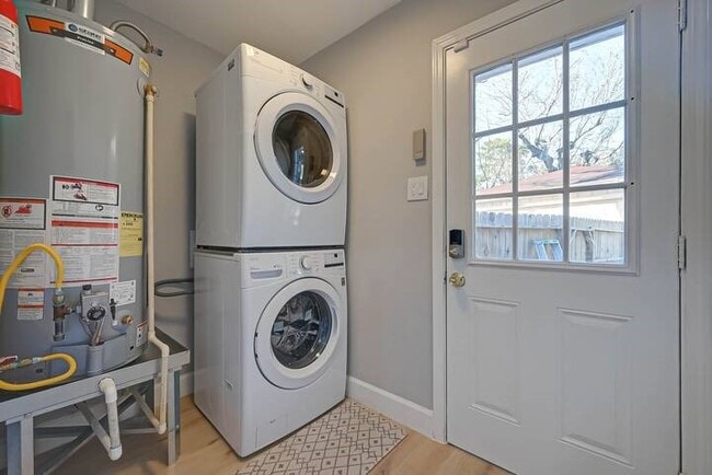 Building Photo - 5522 Caversham Dr