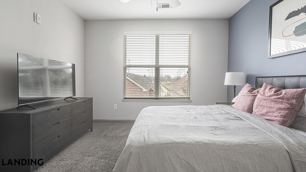 Building Photo - 225 Walden Village Ln