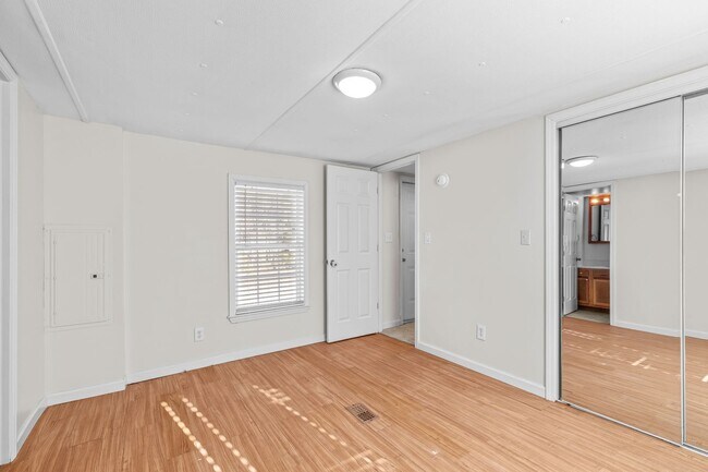 Building Photo - 119 Starwood Cir