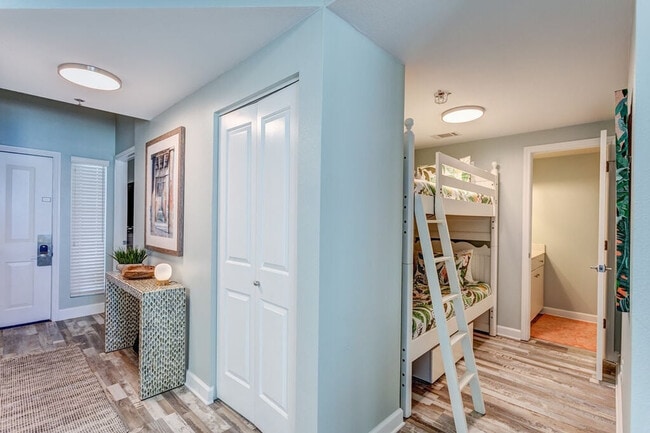 Building Photo - 998 Gulfside Ct