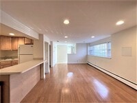 Building Photo - 146 Hibbert St