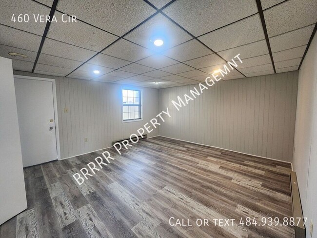 Building Photo - 460 Vera Cir