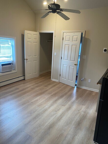 Walk in closet - 11 Smith Dr