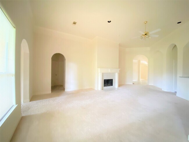 Building Photo - 10122 Meridian Lakes Dr