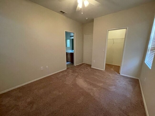 Building Photo - Stunning Home in a Desirable Gated Community