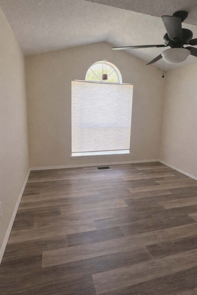 Building Photo - 79 Sherlock Dr