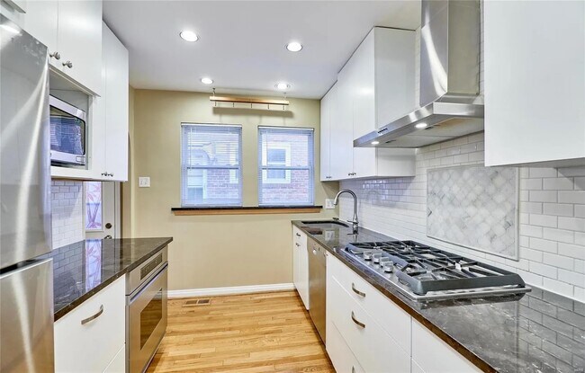 Building Photo - 1120 Terrace Dr