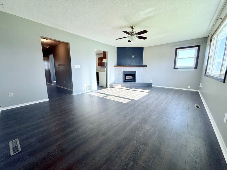 Living Room - 204 E Elm St