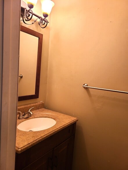 Building Photo - 6124 SW 8th Pl