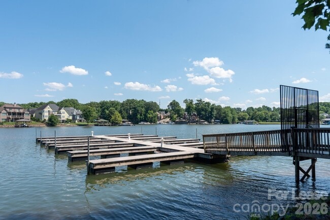 Building Photo - 106 Clarendon St