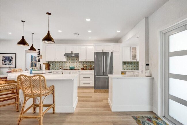 Building Photo - 3206 Robbins Rd