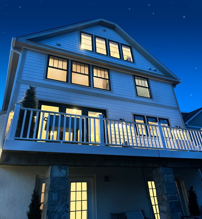 Building Photo - 6427 83rd Pl