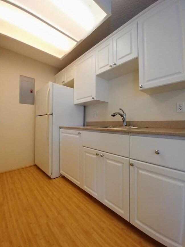 Building Photo - Available now : A 2 Bedroom, 1 bathroom with 2 assigned parking stalls at Royal Palm in Waipio