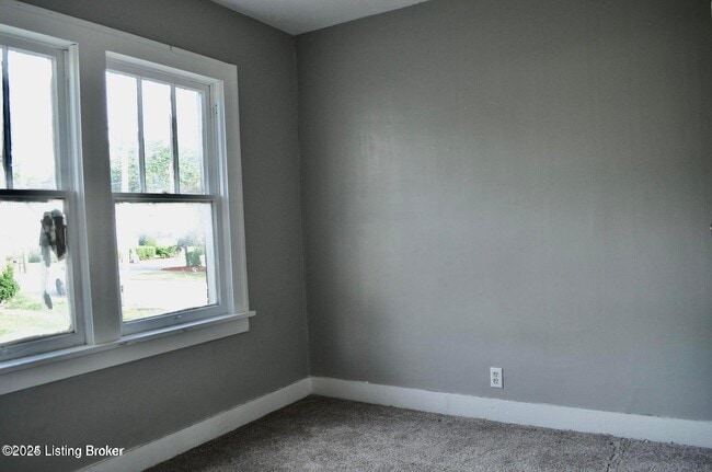 Building Photo - 221 W Woodlawn Ave