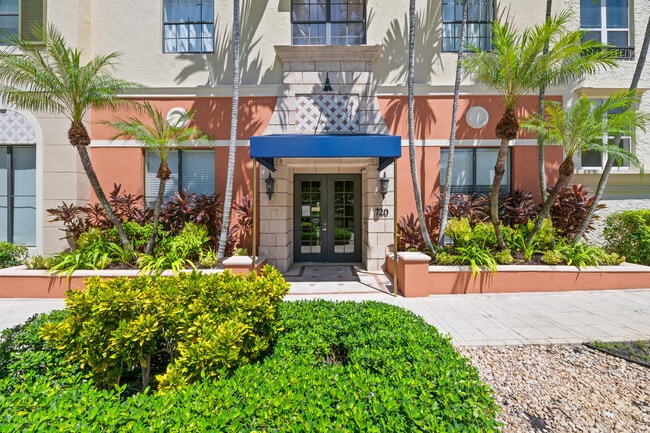 Building Photo - 720 S Sapodilla Ave