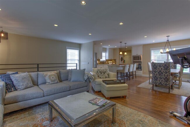 Building Photo - 2105 Rockridge Terrace