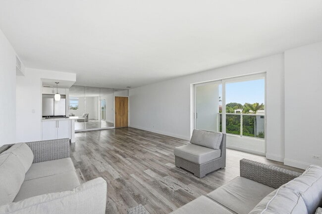 Building Photo - 2800 N Flagler Dr