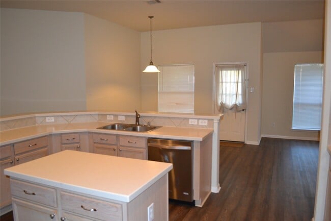 Building Photo - 1909 Highland Point Ct