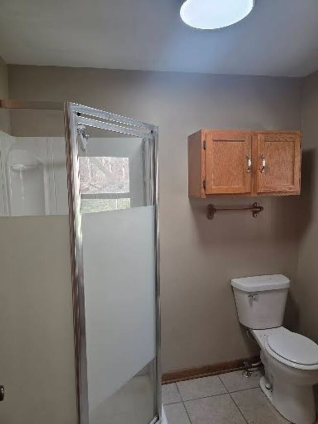 Building Photo - 3 Bed 1 Bath, Washer Dryer Hookup , Fenced in yard $1300 , $2800 to move in