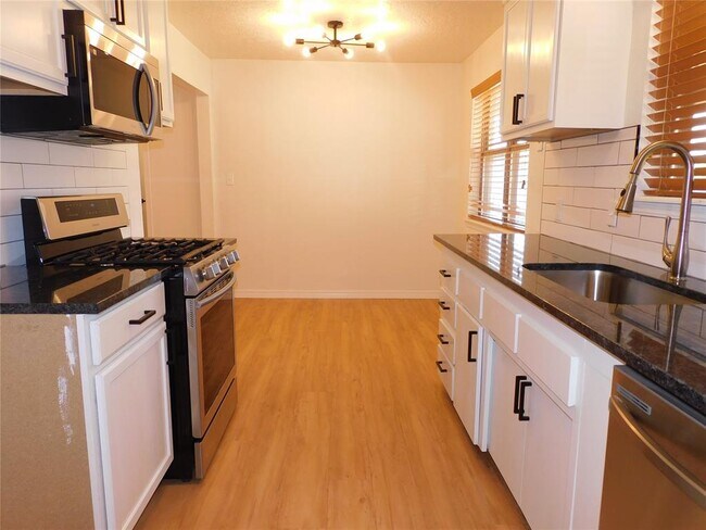 Building Photo - 728 SW 1st St