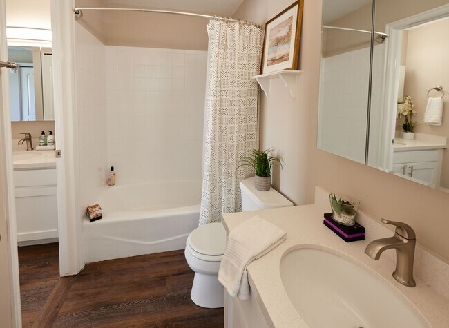 Building Photo - Riverside 1497-99