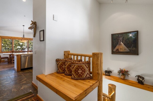 Building Photo - 4 Bed, 4 Bath Condo in The Big Sky Meadow with Garage!