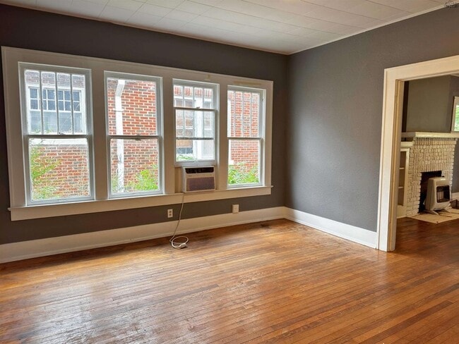 Building Photo - 1705 Pearl Ave