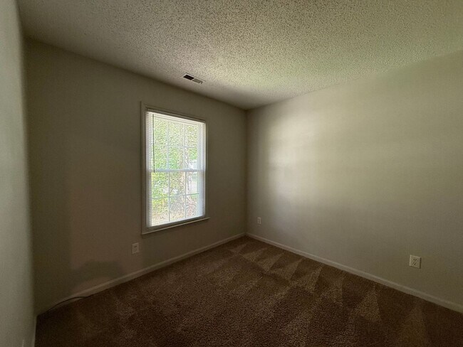 Building Photo - 2 bedroom, 2 bathroom