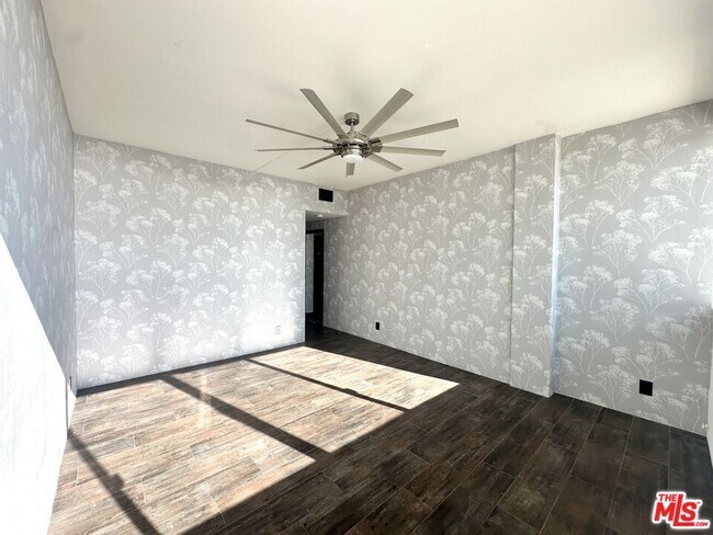 Building Photo - 17366 Sunset Blvd