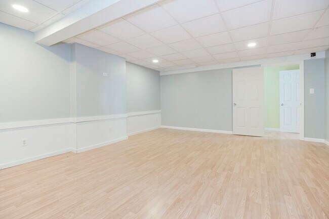 Building Photo - 8562 N Virginia Ave