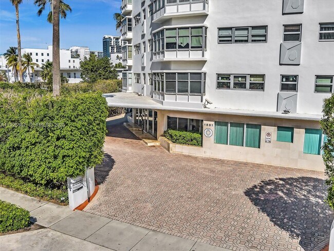 Building Photo - 1881 Washington Ave