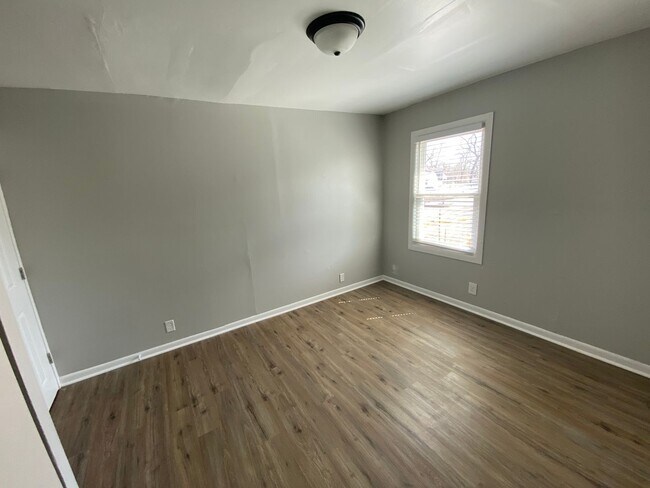 Building Photo - 2 Bedroom House for Rent