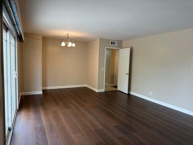 Building Photo - 1393 Scotch Cir