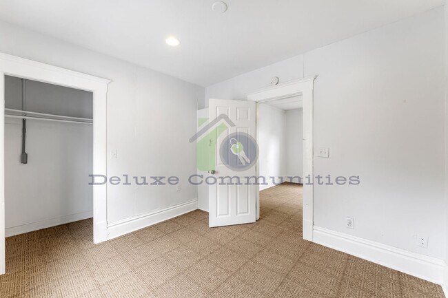 Building Photo - 346-346 Diamond Ave SE