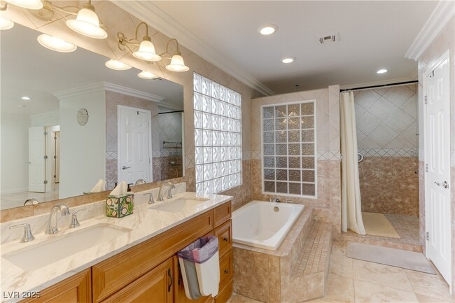 Building Photo - 2121 Rosanna St