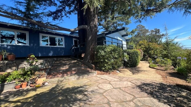 Building Photo - Mid-Century homes Rarely Available with Expansive Bay Views