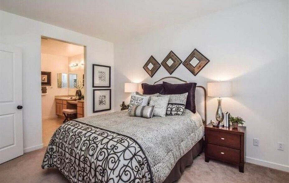 Master bedroom - 170 N N St