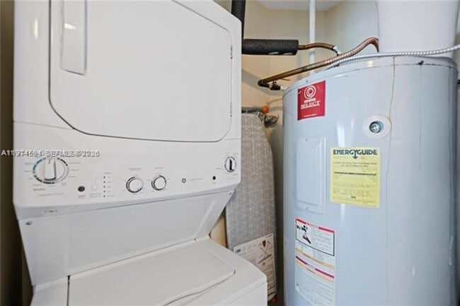 Building Photo - 17001 Collins Ave