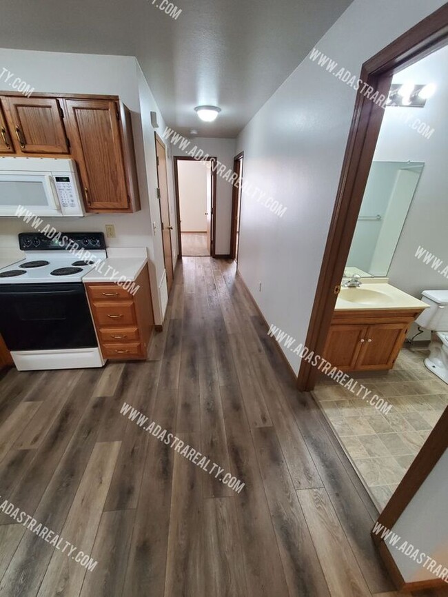 Building Photo - Affordable 2 Bedroom/2 Bath in Raymore-Ava...