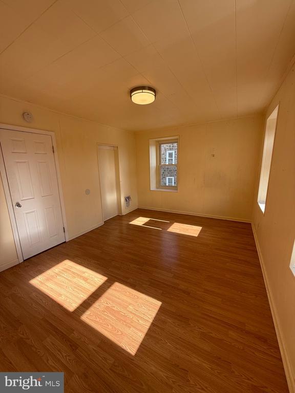 Building Photo - 403 S Main St