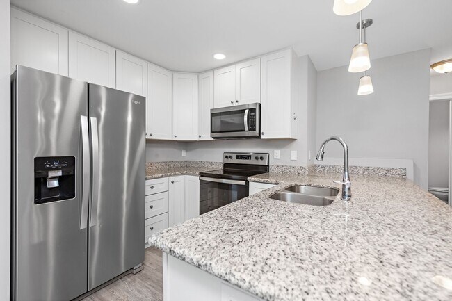 Building Photo - Charming 3-Bedroom Home in Pensacola – Clo...